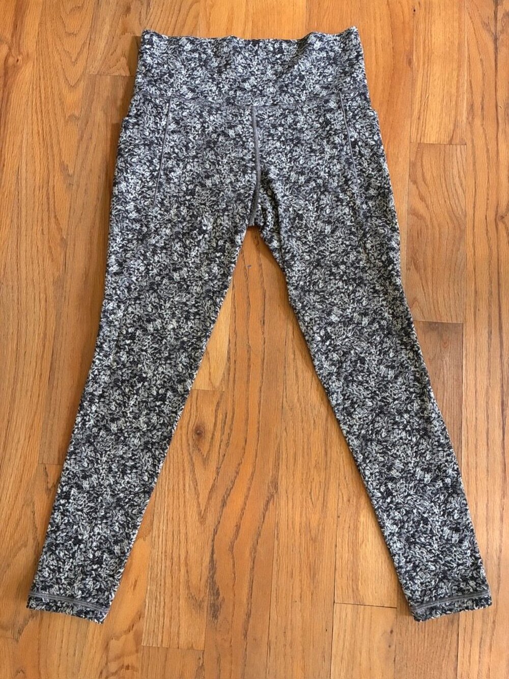 Athleta Salutation Stash Pocket II Textured Leggings Black White Womens Small
